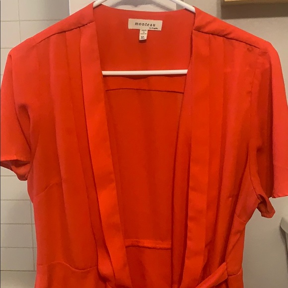 Short sleeve low cut blouse - Picture 1 of 3